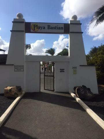 Reby Bastian Beach Costa Teguise Luaran gambar